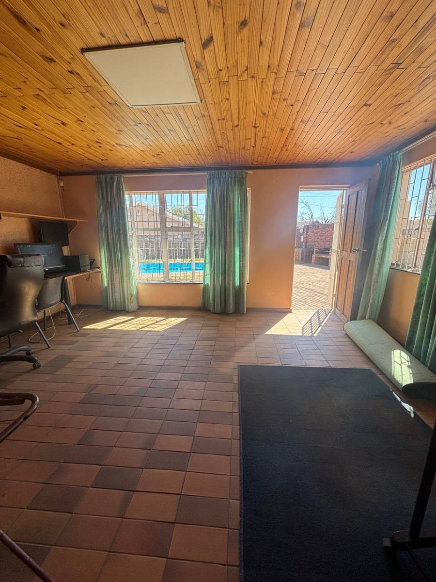4 Bedroom Property for Sale in Postmasburg Northern Cape